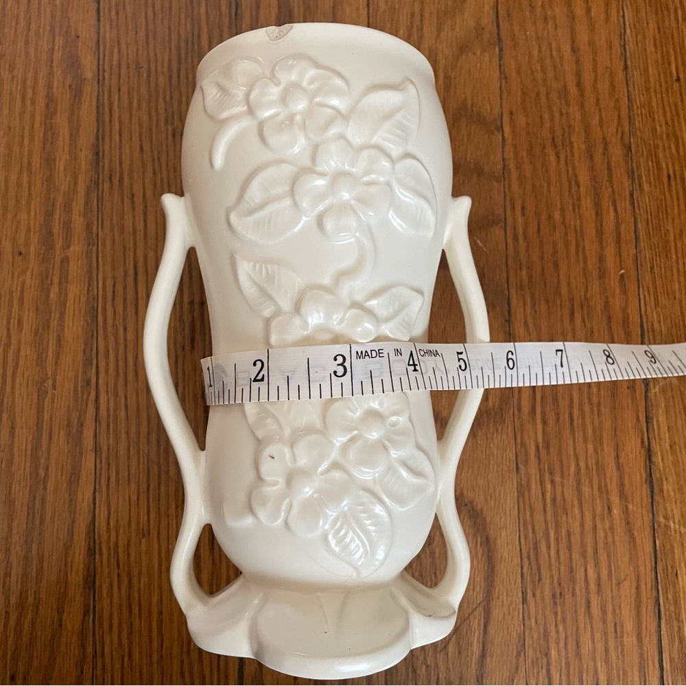 Vintage Red Wing Elegant Cream Floral Ceramic Vase - Picture 3 of 8